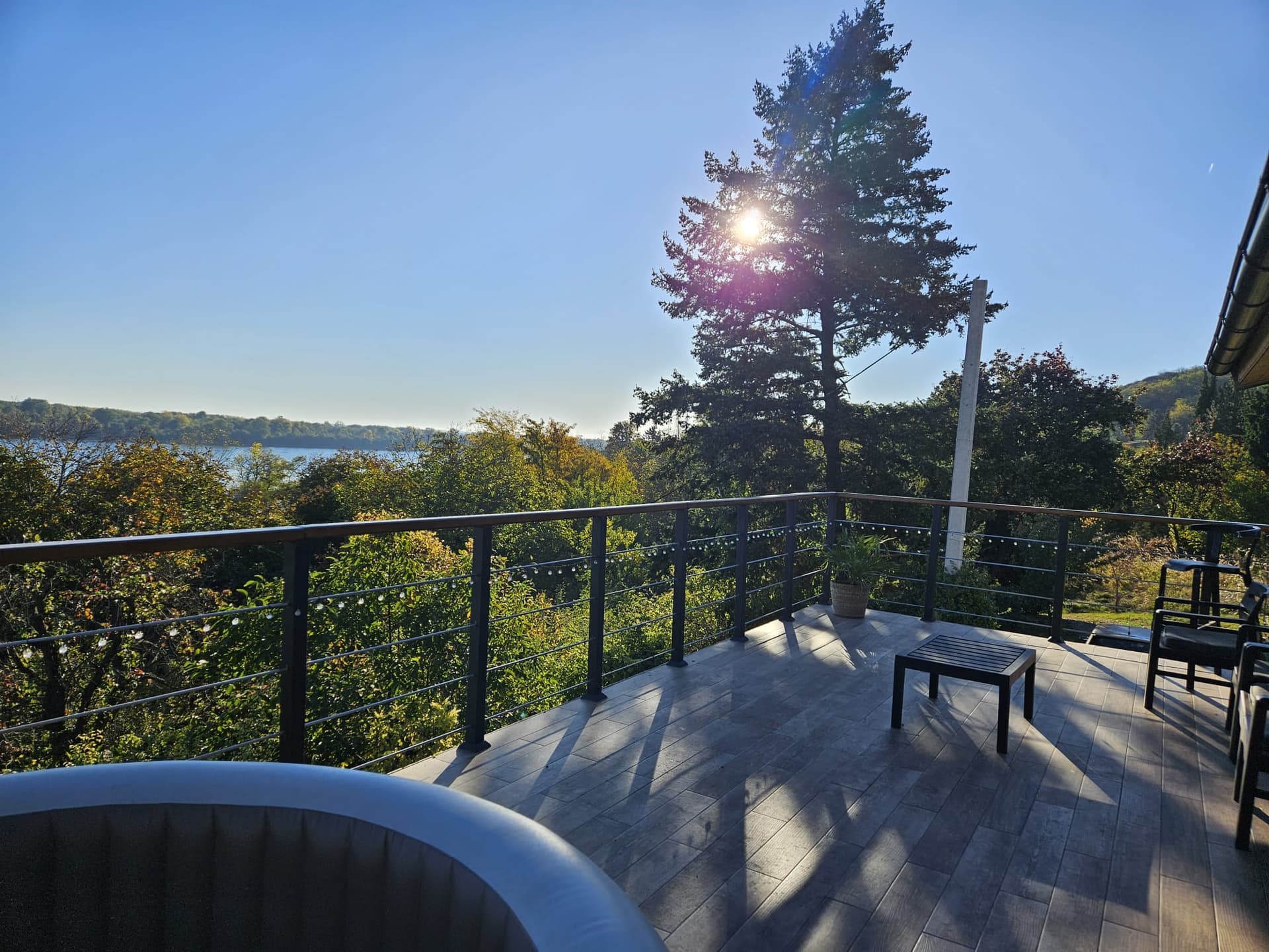 Privatni spa jacuzzi pogled na Dunav